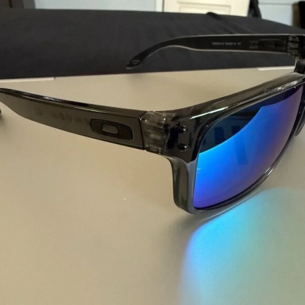 OO9102 Oakley Holbrook Smoke Gray Frame Prizm Polarized Green Reflective Lenses - Picture 4 of 9